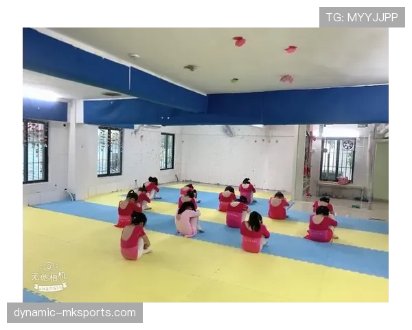 基米希无球跑动对提升球队战术柔韧性和防守稳定性的影响分析