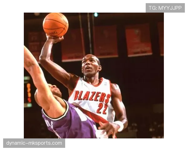 德雷克斯勒利用突破拉开空间效率高于同时期外线射手