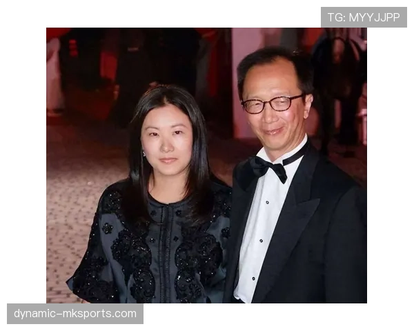 伏明霞出席活动那阵仗，看着就知道不是普通人逛街的预算