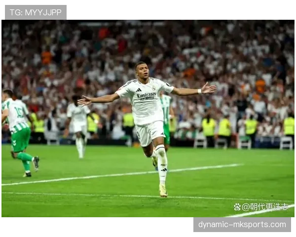 姆巴佩平时穿得比明星还时髦，结果一上场全变猛兽，这反差太刺激了！